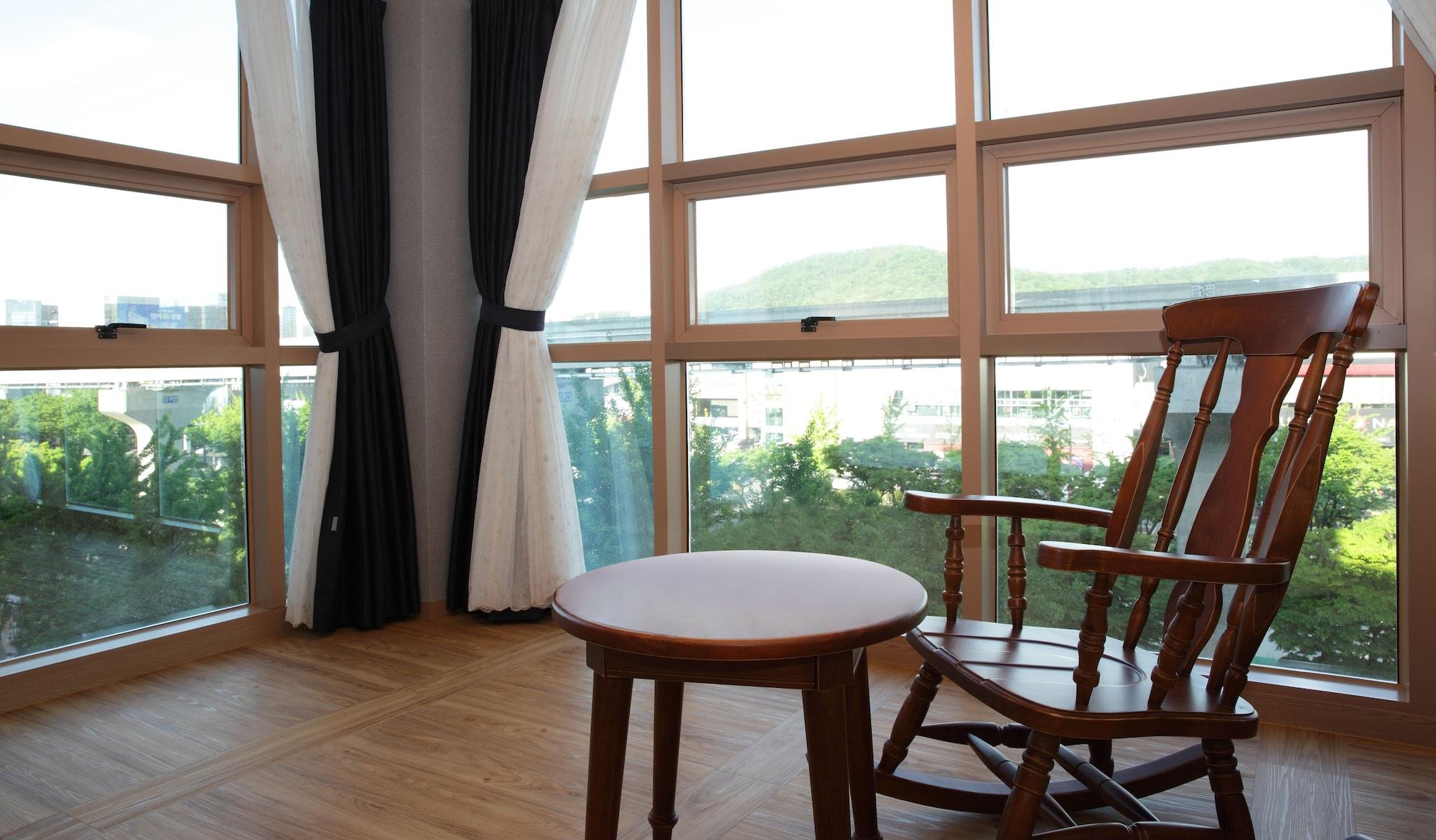 Ariana Hotel Daegu Bagian luar foto
